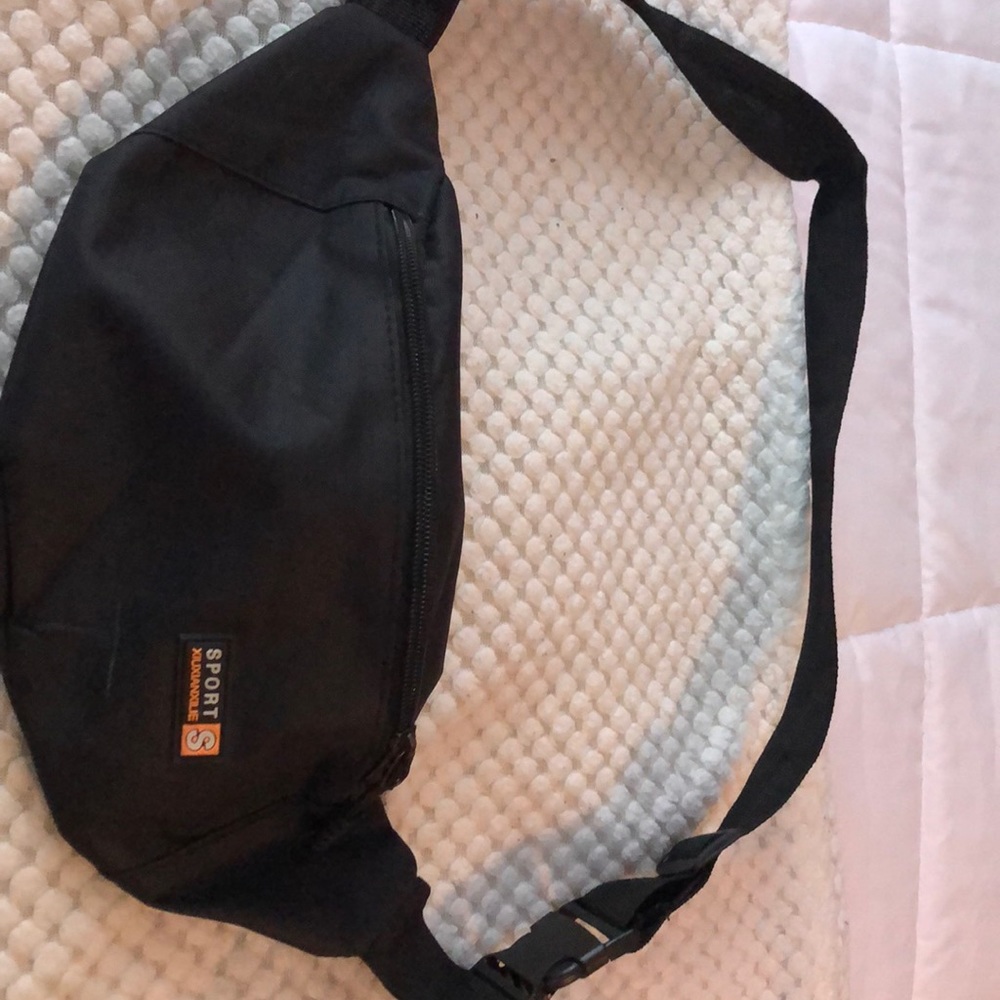 Fannypack - Picture 1 of 2